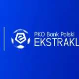 Logo PKO Bank Polski i piłka z literą "e" - symbol Ekstraklasy. To znak, że zaraz zobaczymy tabelę wszechczasów ekstraklasy.