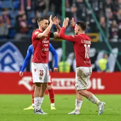 Zarobki piłkarzy Wisły Kraków: kwoty, które szokują kibiców
