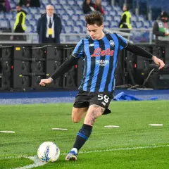 Piłkarz Atalanty z numerem 59 w akcji podczas meczu z Udinese.