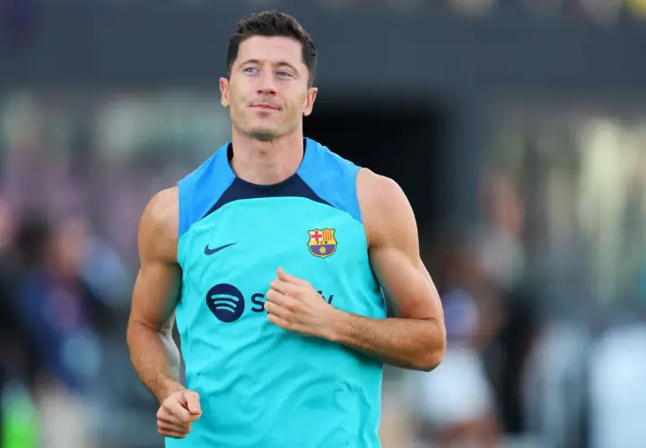 Robert Lewandowski wciąż jest piłkarzem FC Barcelony - poznaj szczegóły kontraktu