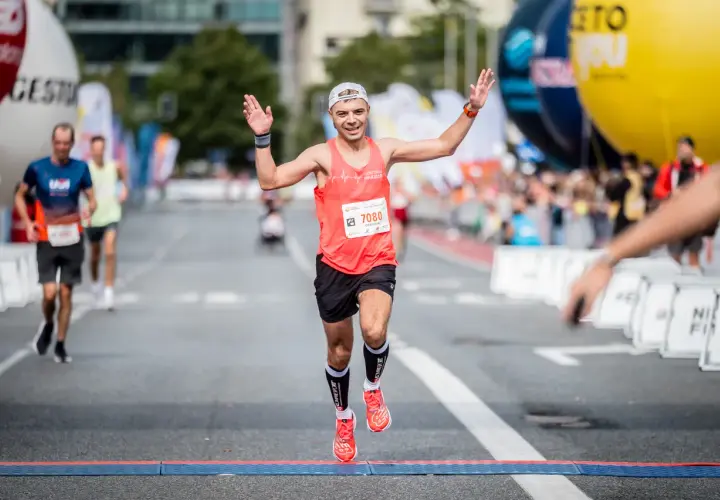 Maraton jaki czas: poznaj średnie czasy ukończenia dla biegaczy