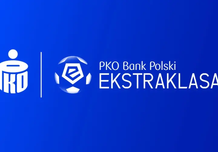 Logo PKO Bank Polski i piłka z literą "e" - symbol Ekstraklasy. To znak, że zaraz zobaczymy tabelę wszechczasów ekstraklasy.