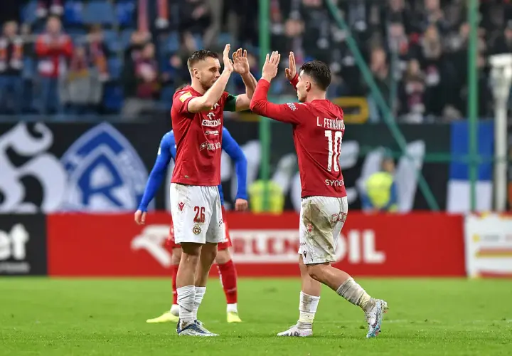 Zarobki piłkarzy Wisły Kraków: kwoty, które szokują kibiców