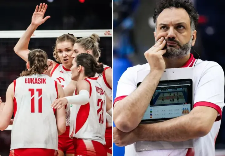 Polskie siatkarki w białych strojach z czerwonymi detalami świętują zwycięstwo. Obok trener analizuje grę na tablecie.