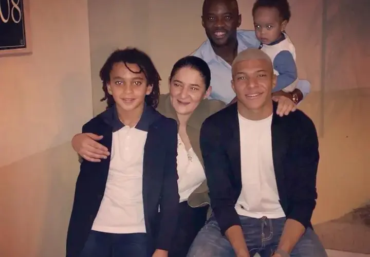 Kylian Mbappé rodzina: tajemnice jego życia i wpływ na karierę