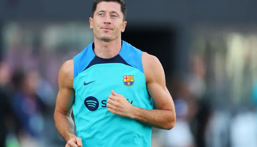 Robert Lewandowski wciąż jest piłkarzem FC Barcelony - poznaj szczegóły kontraktu