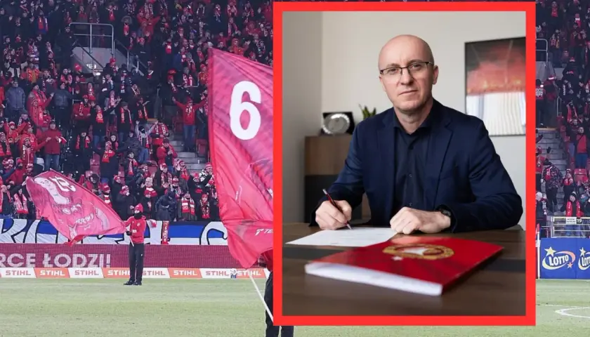 Nowy trener Widzewa podpisuje kontrakt. W tle kibice na stadionie z flagami.