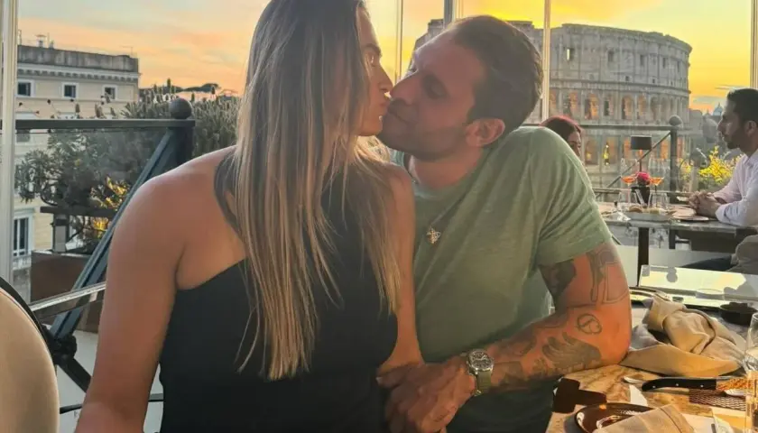 Aryna Sabalenka z partnerem w Rzymie, z Koloseum w tle podczas romantycznej kolacji.