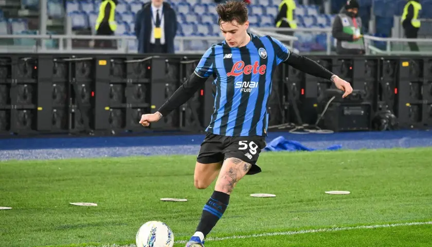Piłkarz Atalanty z numerem 59 w akcji podczas meczu z Udinese.