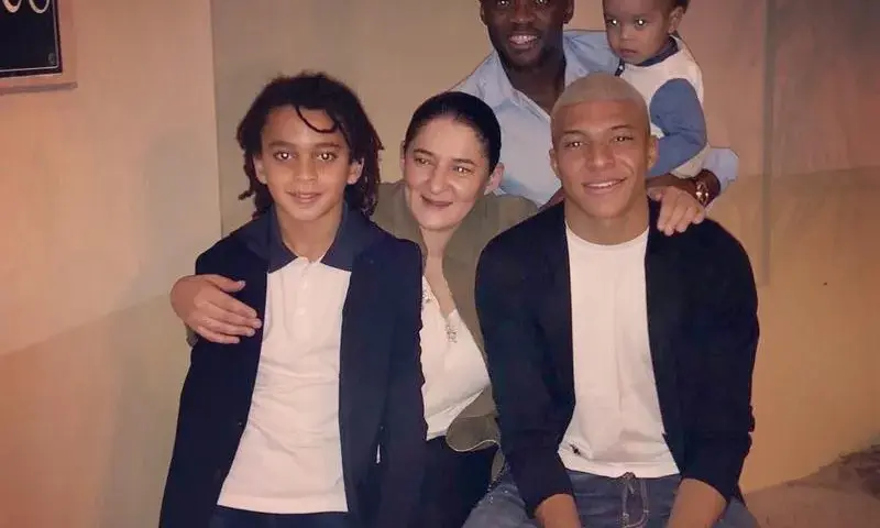 Kylian Mbappé rodzina: tajemnice jego życia i wpływ na karierę