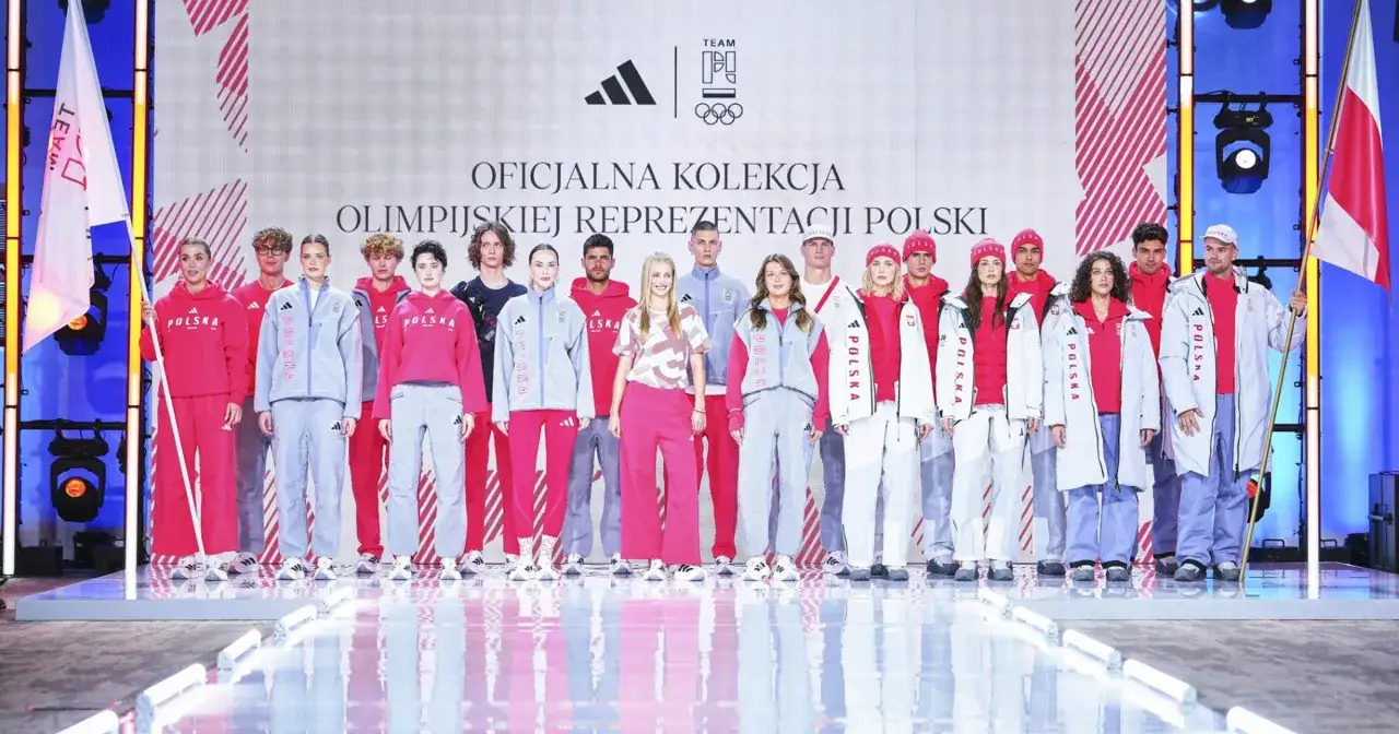 Polacy na Igrzyskach 2026 prezentują oficjalną kolekcję olimpijską. Zespół w strojach z napisem