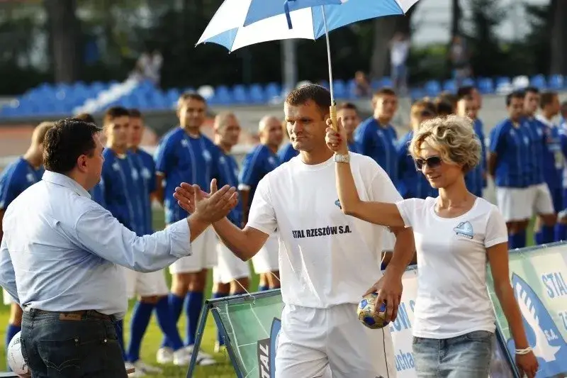 Zdjęcie Średnie zarobki piłkarzy w Polsce: co naprawdę zarabiają w ligach?